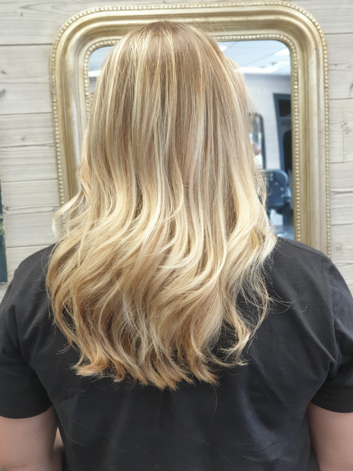relooking-coiffure-blonde-femme relooking coiffure femme blonde ondulée cormelles le royal